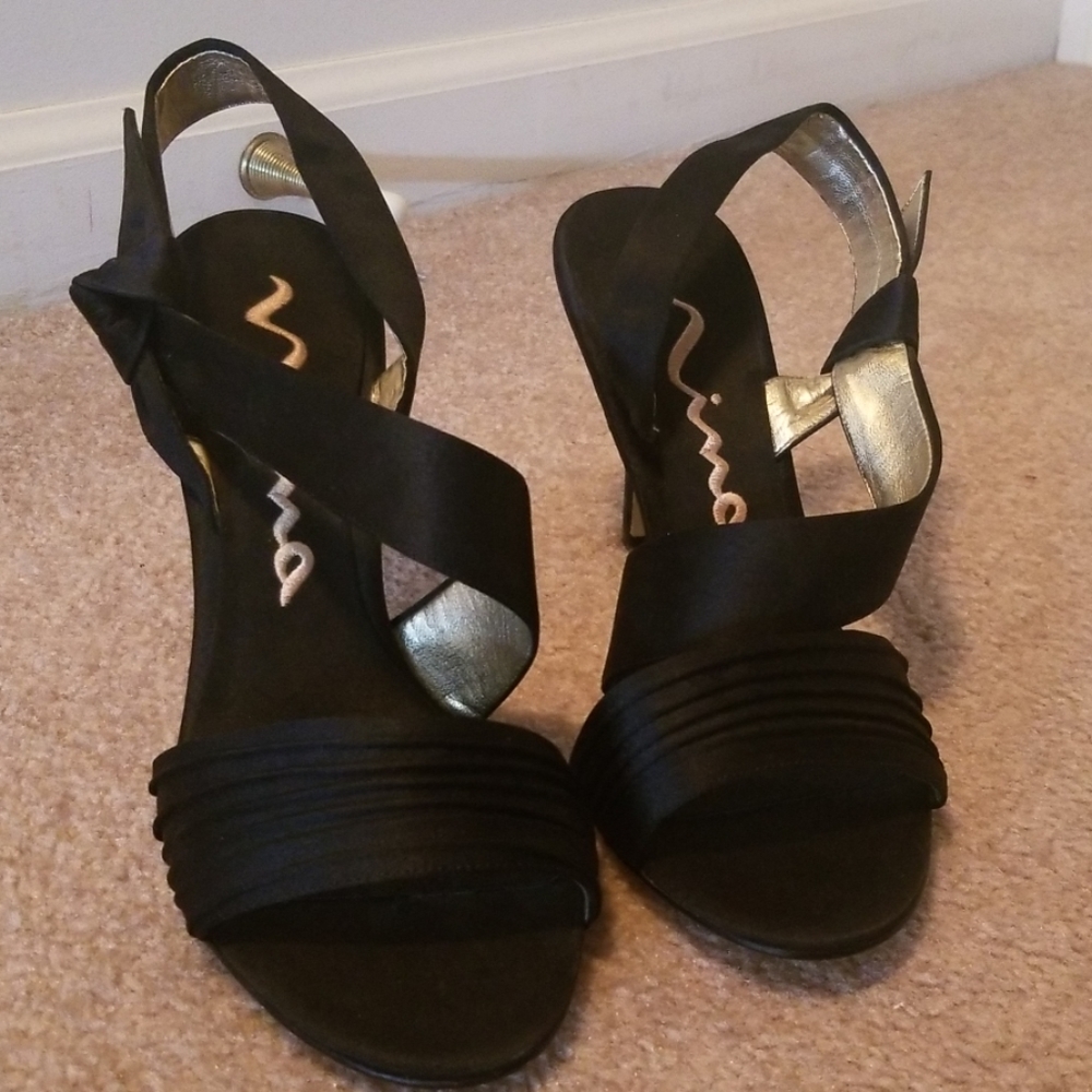 Nina Vitoria Satin Sandal Black Size 8